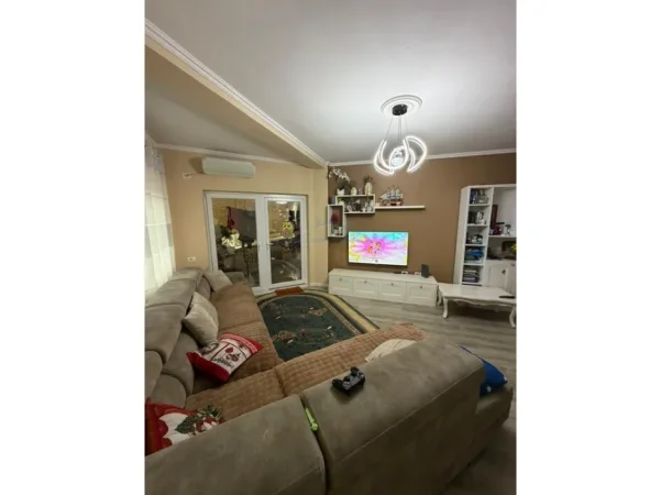 Tirane, shitet apartament 2+1 Kati 3, 117 m² 315.000 € (liqeni thate)