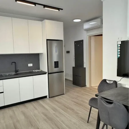Tirane, jepet me qera apartament 2+1+Ballkon , 100 m² 900 € (Bulevardi i Ri)