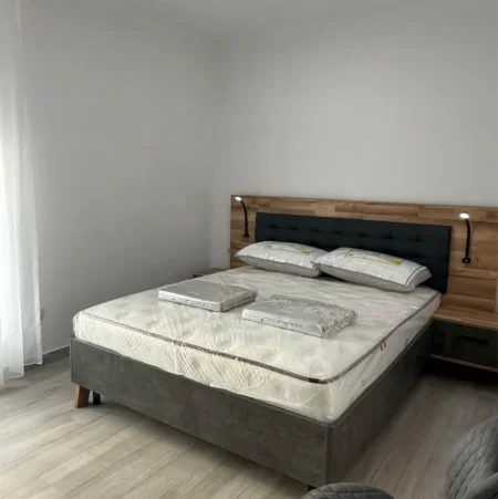 Tirane, jepet me qera apartament 2+1+Ballkon , 100 m² 900 € (Bulevardi i Ri)