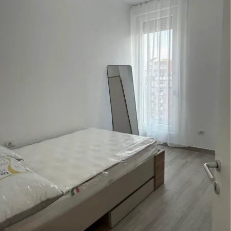 Tirane, jepet me qera apartament 2+1+Ballkon , 100 m² 900 € (Bulevardi i Ri)