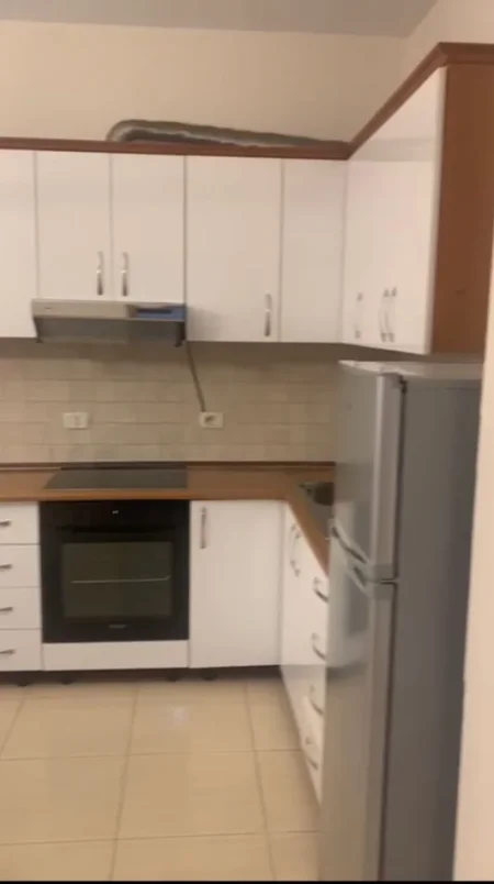 Tirane, jepet me qera apartament 1+1 Kati 5, 80 m² 650 € (RRUGA E ELBASANIT)