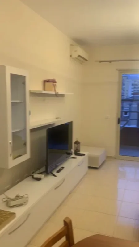 Tirane, jepet me qera apartament 1+1 Kati 5, 80 m² 650 € (RRUGA E ELBASANIT)