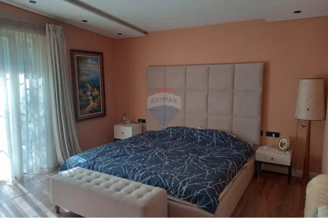 Tirane, shitet Vile 3 Katshe , 1.640 m² 1.100.000 € 