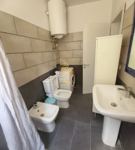 Shqiperi, jepet me qera apartament 2+1 Kati 1, 70 m² 300 € (Shkoze, Kompleksi Tom Doshit)