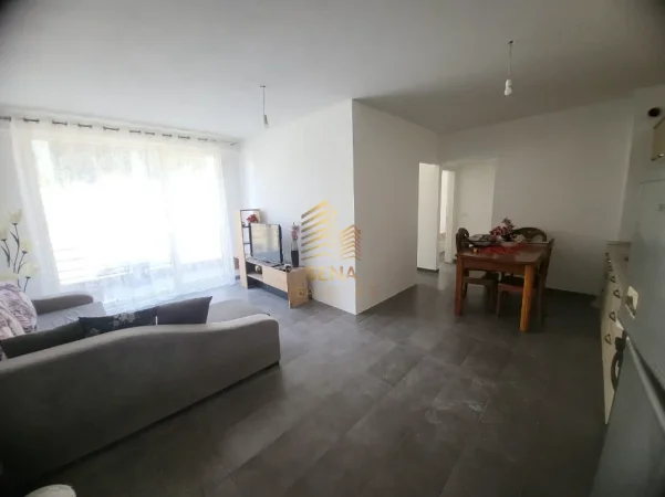 Shqiperi, jepet me qera apartament 2+1 Kati 1, 70 m² 300 € (Shkoze, Kompleksi Tom Doshit)