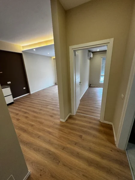 Tirane, jepet me qera apartament 1+1 Kati 6, 64 m² 500 € (BRRYLI)