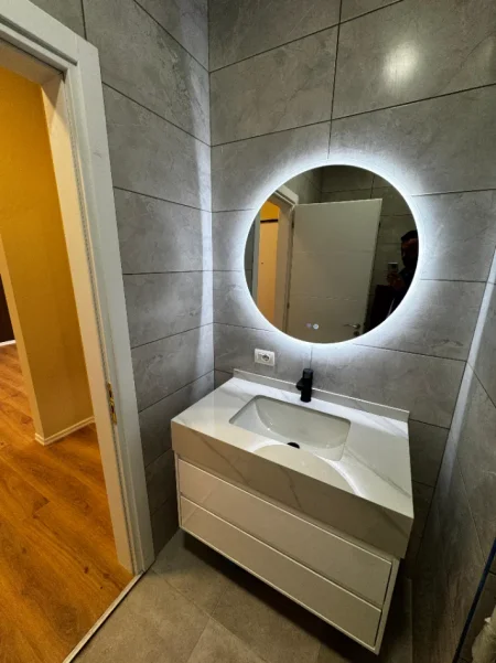 Tirane, jepet me qera apartament 1+1 Kati 6, 64 m² 500 € (BRRYLI)