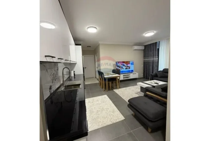 Tirane, jepet me qera apartament 2+1+Aneks+Ballkon Kati 5, 104 m² 700 € (Porcelan)