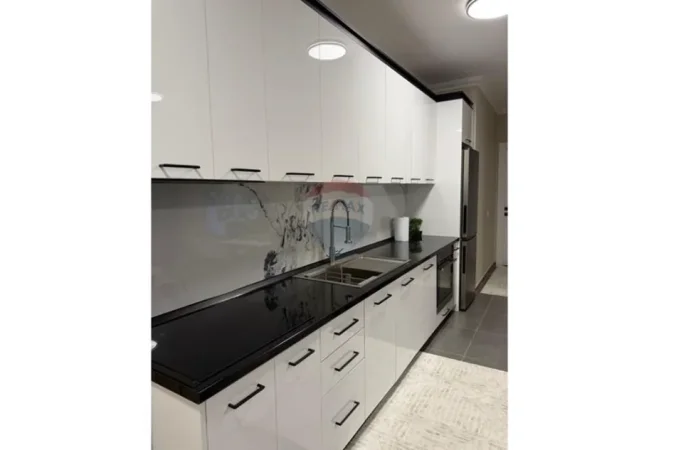 Tirane, jepet me qera apartament 2+1+Aneks+Ballkon Kati 5, 104 m² 700 € (Porcelan)