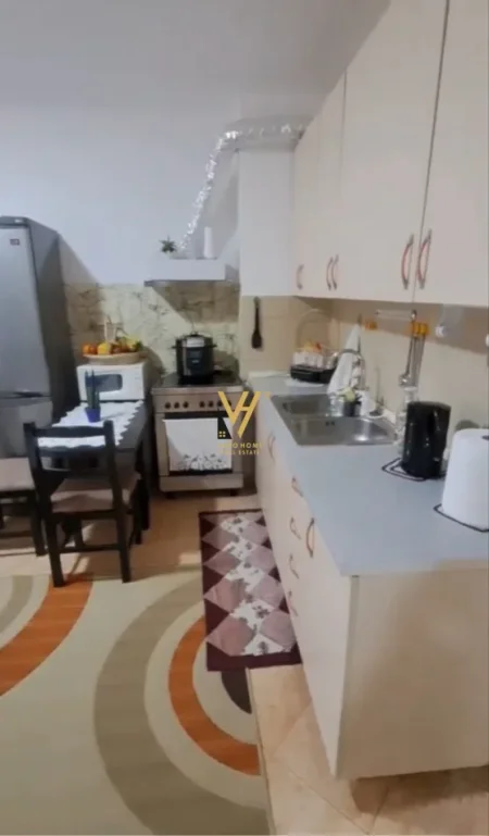Tirane, jepet me qera apartament 2+1+Ballkon Kati 3, 75 m² 400 € (YZBERISHT)