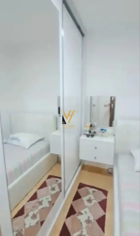 Tirane, jepet me qera apartament 2+1+Ballkon Kati 3, 75 m² 400 € (YZBERISHT)