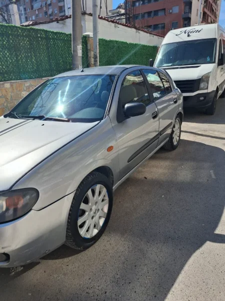 Tirane, shes makine Nissan Almera Nafte, gri metalizato manuale Klima 256.000 km 1.500 €