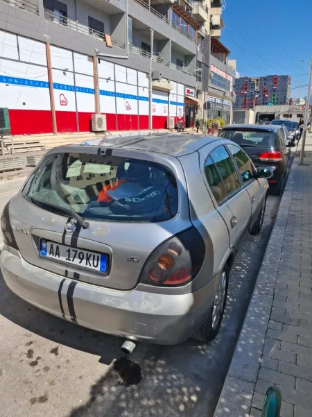 Tirane, shes makine Nissan Almera Nafte, gri metalizato manuale Klima 256.000 km 1.500 €