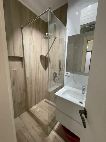 🏠 Me Qera: Apt. 2+1 & 2 Bllk (📍Selvia / Përball Gjimnazit Partizani)🔥 10 min nga Qëndra || Hera e parë me qera ✨️ 75,000 Lekë/ Muaji 💶