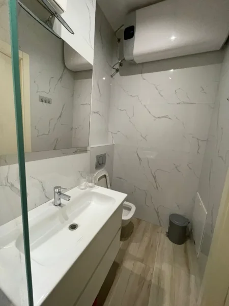 🏠 Me Qera: Apt. 2+1 & 2 Bllk (📍Selvia / Përball Gjimnazit Partizani)🔥 10 min nga Qëndra || Hera e parë me qera ✨️ 75,000 Lekë/ Muaji 💶