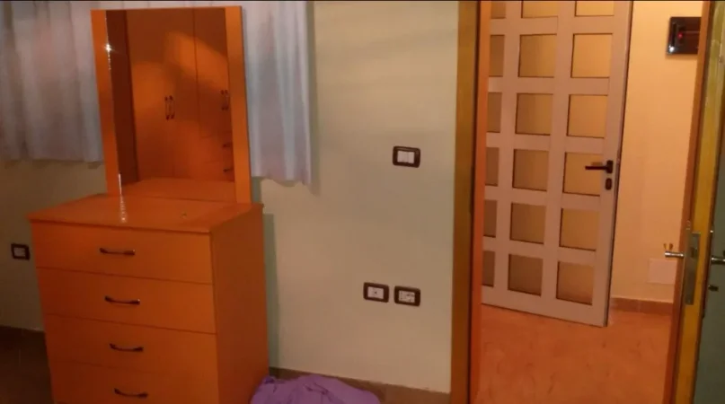 Tirane, jepet me qera apartament 1+1 Kati 1, 65 m² 350 € (Shkolla e Bashkuar)