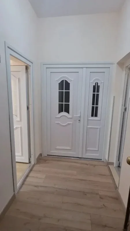 Tirane, jepet me qera apartament 1+1+Ballkon Kati 2, 55 m² 850 € (MINE PEZA)