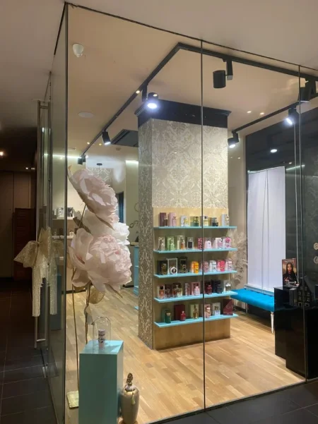 Tirane, shes Biznes në shitje (Parfumeri), Bllok 30.000 €