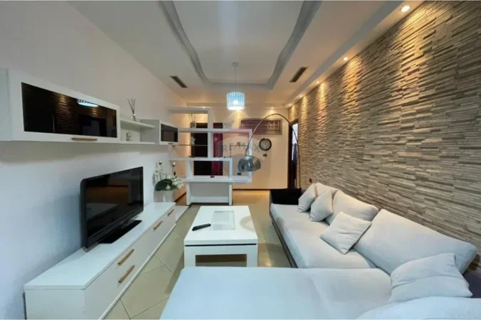 Tirane, jepet me qera apartament 2+1 Kati 3, 130 m² 1.100 € (Sheshi Willson)