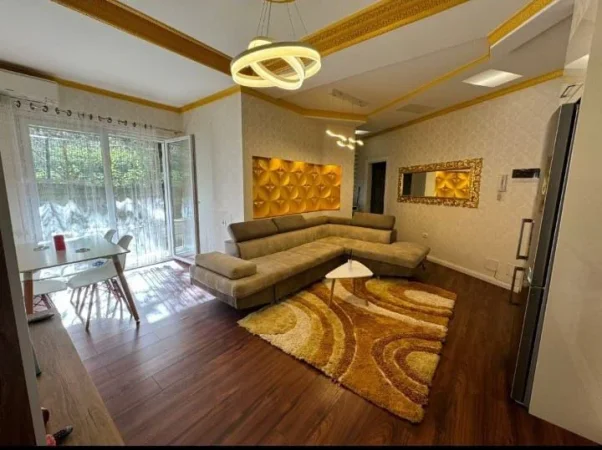 Tirane, jepet me qera apartament 2+1+Aneks+Ballkon Kati 1, 140 m² 800 € (LIQENI I THATE)
