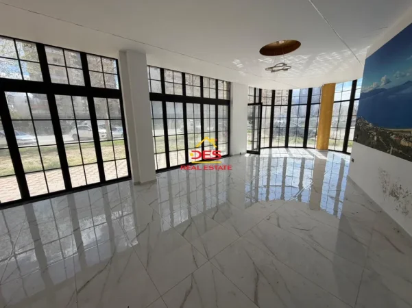 Vlore, jepet me qera ambjent biznesi Kati 0, 130 m² 1.500 € (Rruga Irakli Pylli)