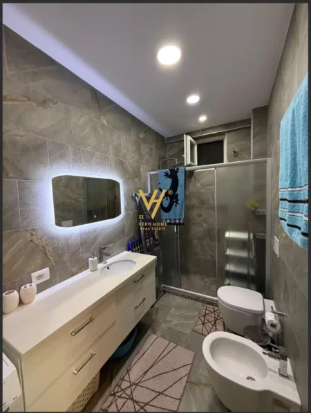 Tirane, jepet me qera apartament 2+1+Ballkon Kati 3, 110 m² 1.000 € (KOPSHTI BOTANIK)