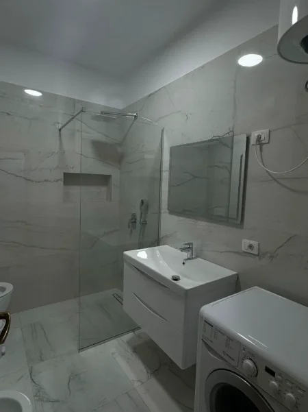 Tirane, jepet me qera apartament 1+1 Kati 3, 70 m² 500 € (kodra e diellit)