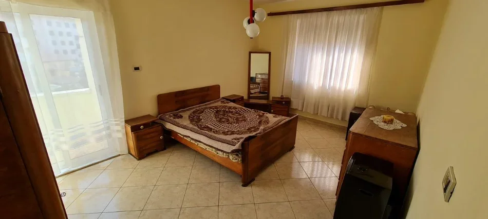 Tirane, jepet me qera apartament Kati 4, 87 m² 500 € (PAZARI I RI)