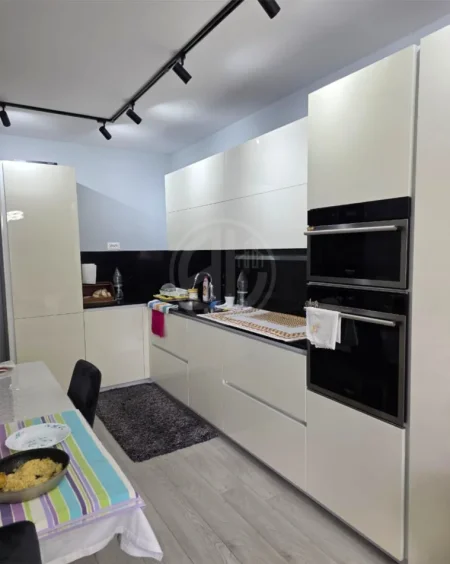 Durres, shitet apartament 2+1+Ballkon Kati 6, 