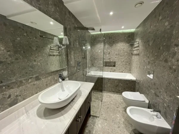 Tirane, jepet me qera apartament 2+1 Kati 3, 198 m² 1.600 € (kopshti botanik)