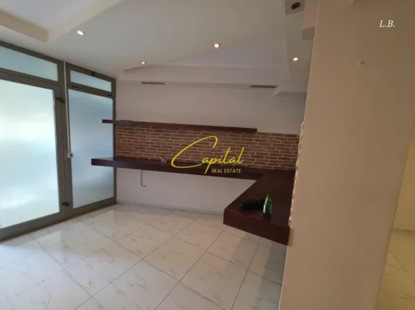 Tirane, jepet me qera zyre Kati 0, 80 m² 1.200 € (RRUGA E DIBRES)