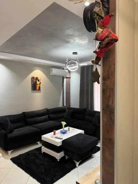 Tirane, jepet me qera apartament 3+1 Kati 3, 90 m² 550 € (Kopshti Botanik)
