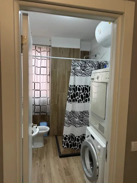 Tirane, jepet me qera apartament 3+1 Kati 3, 90 m² 550 € (Kopshti Botanik)