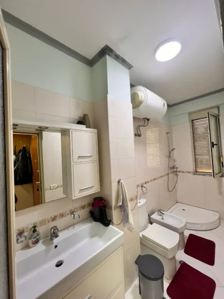 Tirane, jepet me qera apartament 2+1+Ballkon Kati 8, 108 m² (Astir)