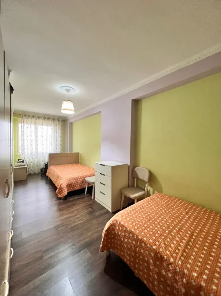 Tirane, jepet me qera apartament 2+1+Ballkon Kati 8, 108 m² (Astir)