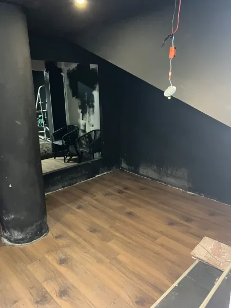 Tirane, jepet me qera dyqan Kati 0, 70 m² 600 € (KOMUNA E PARISIT)