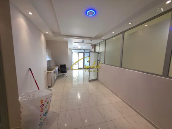 Tirane, jepet me qera zyre Kati 1, 386 m² 4.000 € (RRUGA E DIBRES)