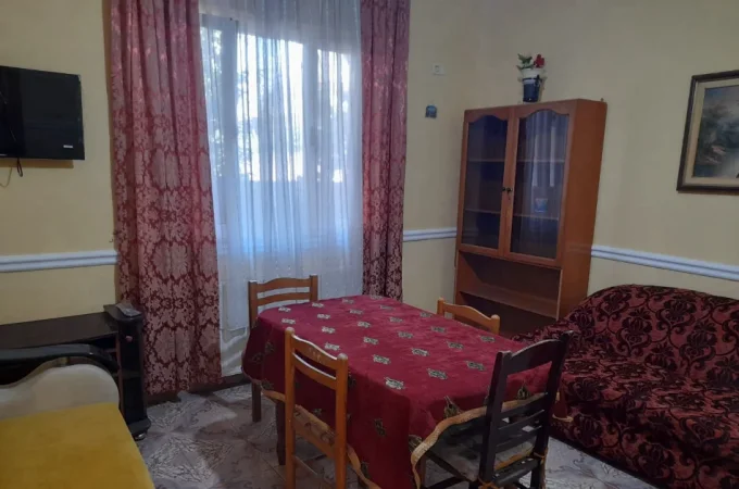 Tirane, jepet me qera apartament 2+1 Kati 1, 130 m² 650 € (KOMUNA E PARISIT)