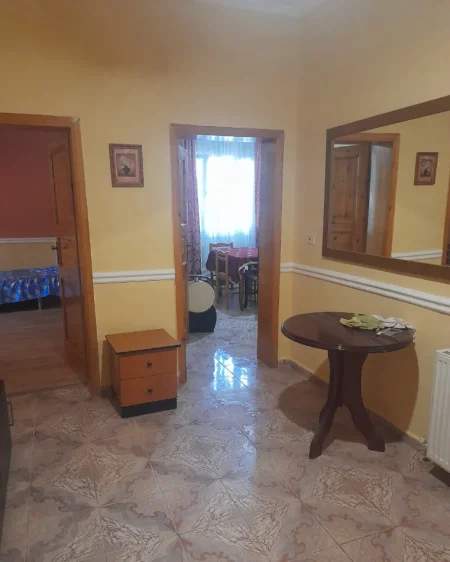 Tirane, jepet me qera apartament 2+1 Kati 1, 130 m² 650 € (KOMUNA E PARISIT)