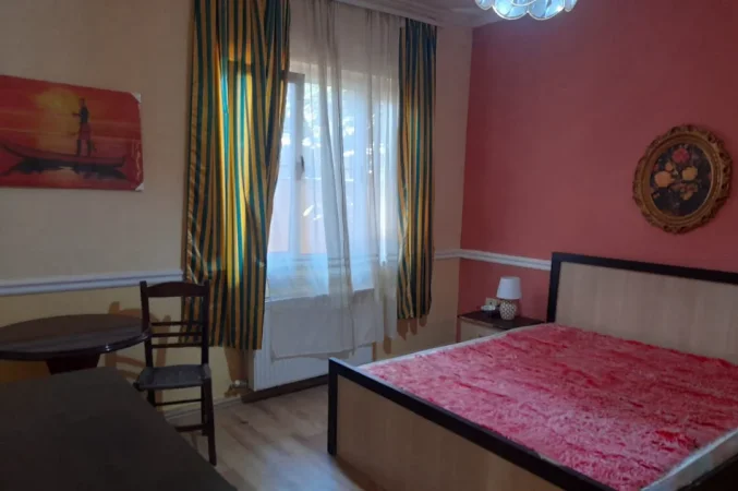 Tirane, jepet me qera apartament 2+1 Kati 1, 130 m² 650 € (KOMUNA E PARISIT)