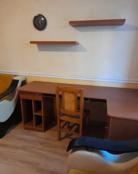 Tirane, jepet me qera apartament 2+1 Kati 1, 130 m² 650 € (KOMUNA E PARISIT)