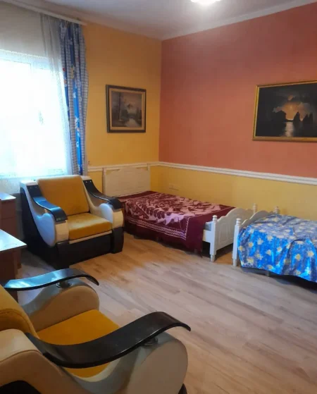 Tirane, jepet me qera apartament 2+1 Kati 1, 130 m² 650 € (KOMUNA E PARISIT)