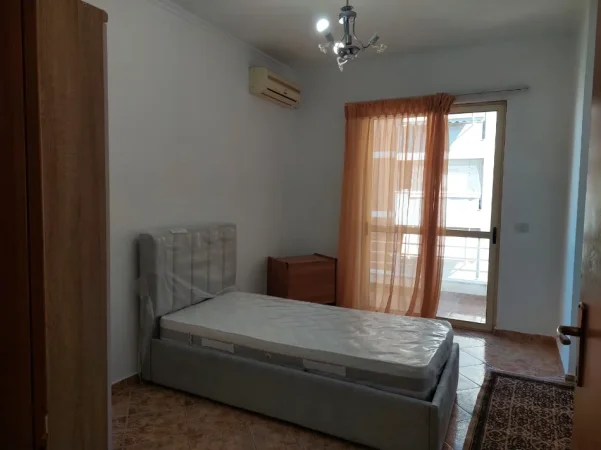 Tirane, jepet me qera apartment 2 +1 650 € Pas Kristalit