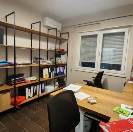 Tirane, jepet me qera zyre Kati 1, 85 m² 850 € (Stadiumi Dinamo, Prane Liqenit)