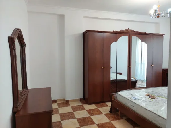 Tirane, jepet me qera apartment 2 +1 650 € Pas Kristalit