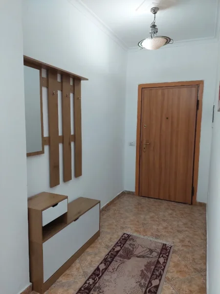 Tirane, jepet me qera apartment 2 +1 650 € Pas Kristalit
