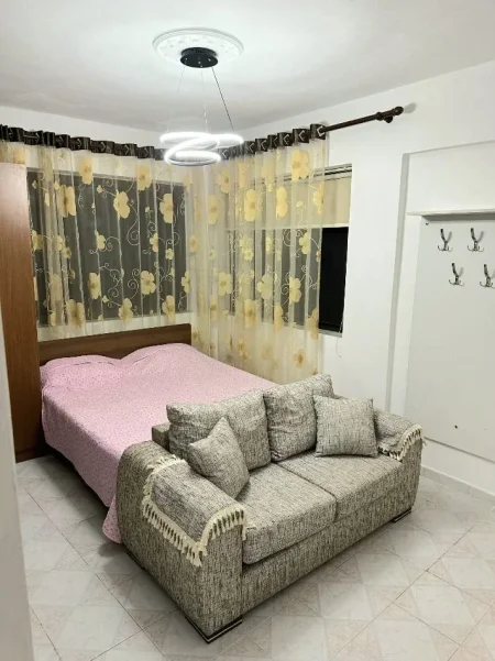 Tirane, jepet me qera garsoniere Kati 1, 40 m² 400 €