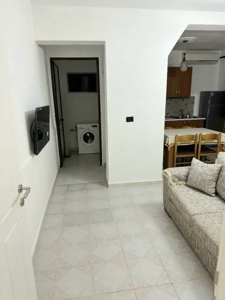 Tirane, jepet me qera garsoniere Kati 1, 40 m² 400 €