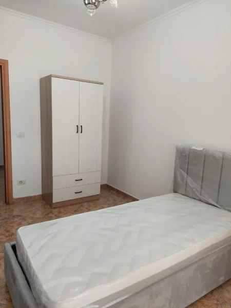 Tirane, jepet me qera apartment 2 +1 650 € Pas Kristalit
