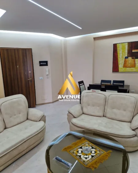 Tirane, jepet me qera apartament 2+1 Kati 8, 80 m² 700 € (Vail Shanto)